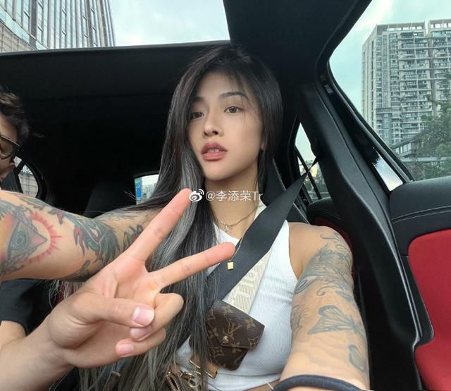 李凯丽有些紧张的看着他，认真道：老公，你难道想让我也跟你一起死吗？咱还有女儿的啊。